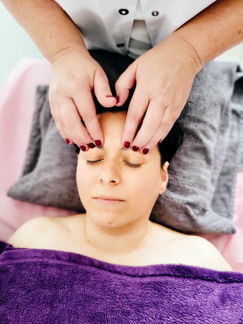 Masaż twarzy z elementami ajurwedyjskimi i punktami marma