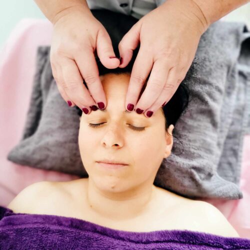 Masaż twarzy z elementami ajurwedyjskimi i punktami marma